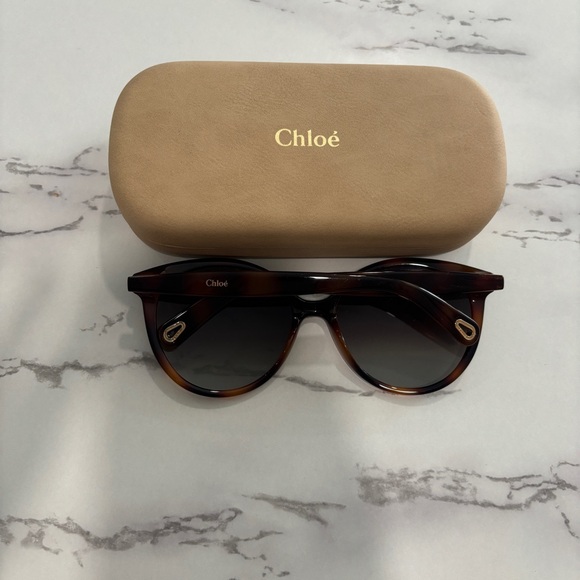 EUC Chloe sunglasses with case - Picture 2 of 10